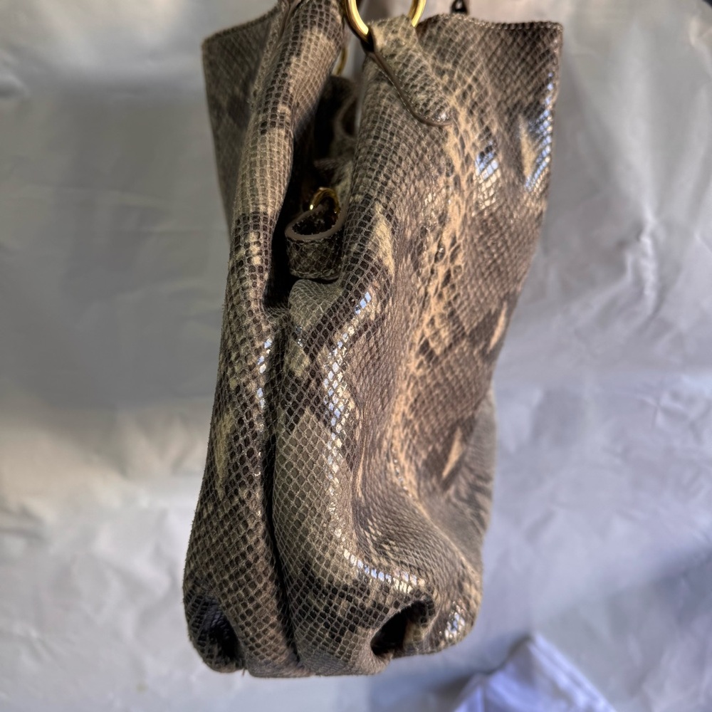 Michael kors // grey, black snake print shoulder tote with crossbody strap - Picture 5 of 11